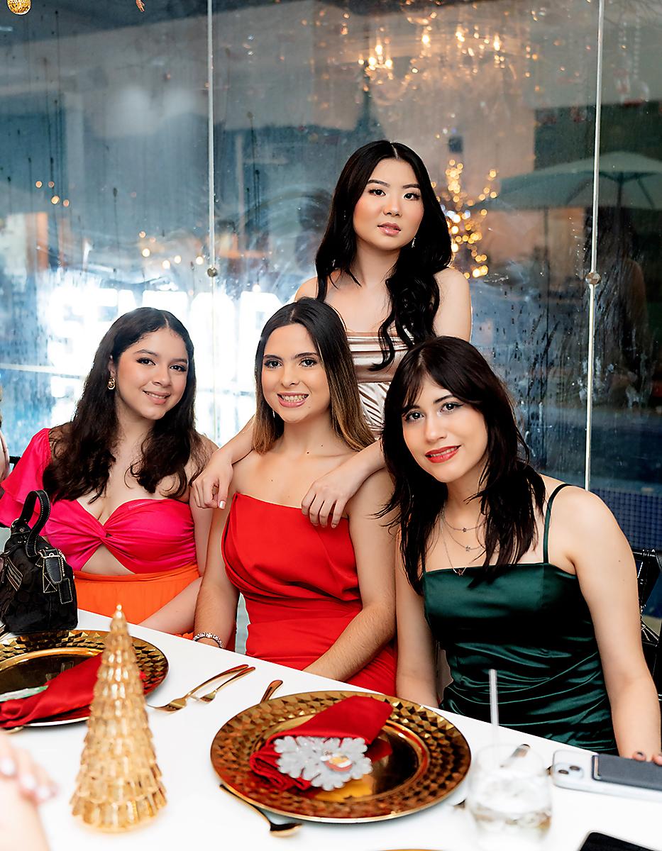 Jimena Madrid, Natalia Handal, Doina Song y Katya Triminio.