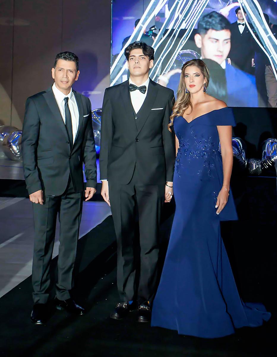 David García y Raquel con su hijo Daniel García.