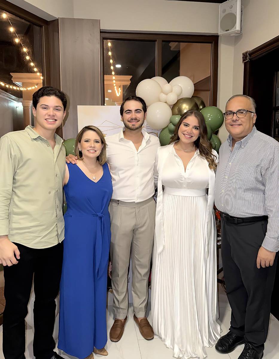 Carlos Kattan, Elisa de Kattan, Carlos Rojas, Valerie Boadla y Emilio Kattan.
