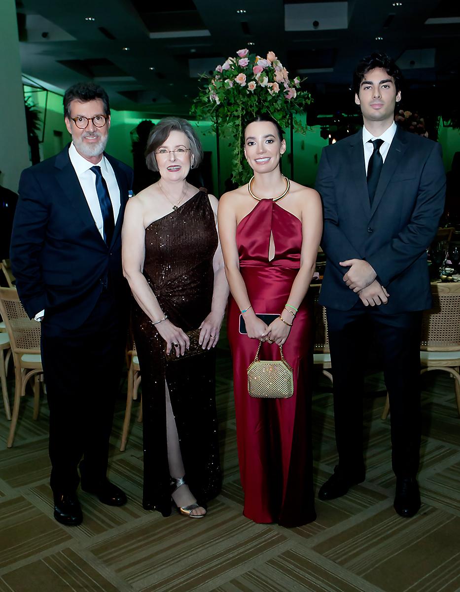 Juan Barletta, Katherine Barletta-Distefano, Elena Rivera y Bruno Barletta.
