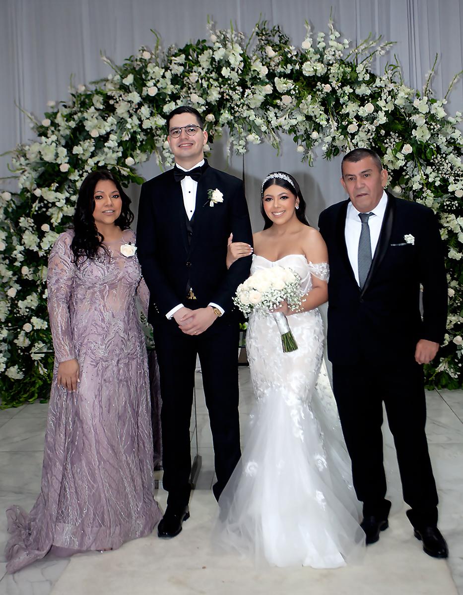 Xiomara Diaz con Carlos Eduardo Méraz, Anahí y Jose Eduardo Figueroa.