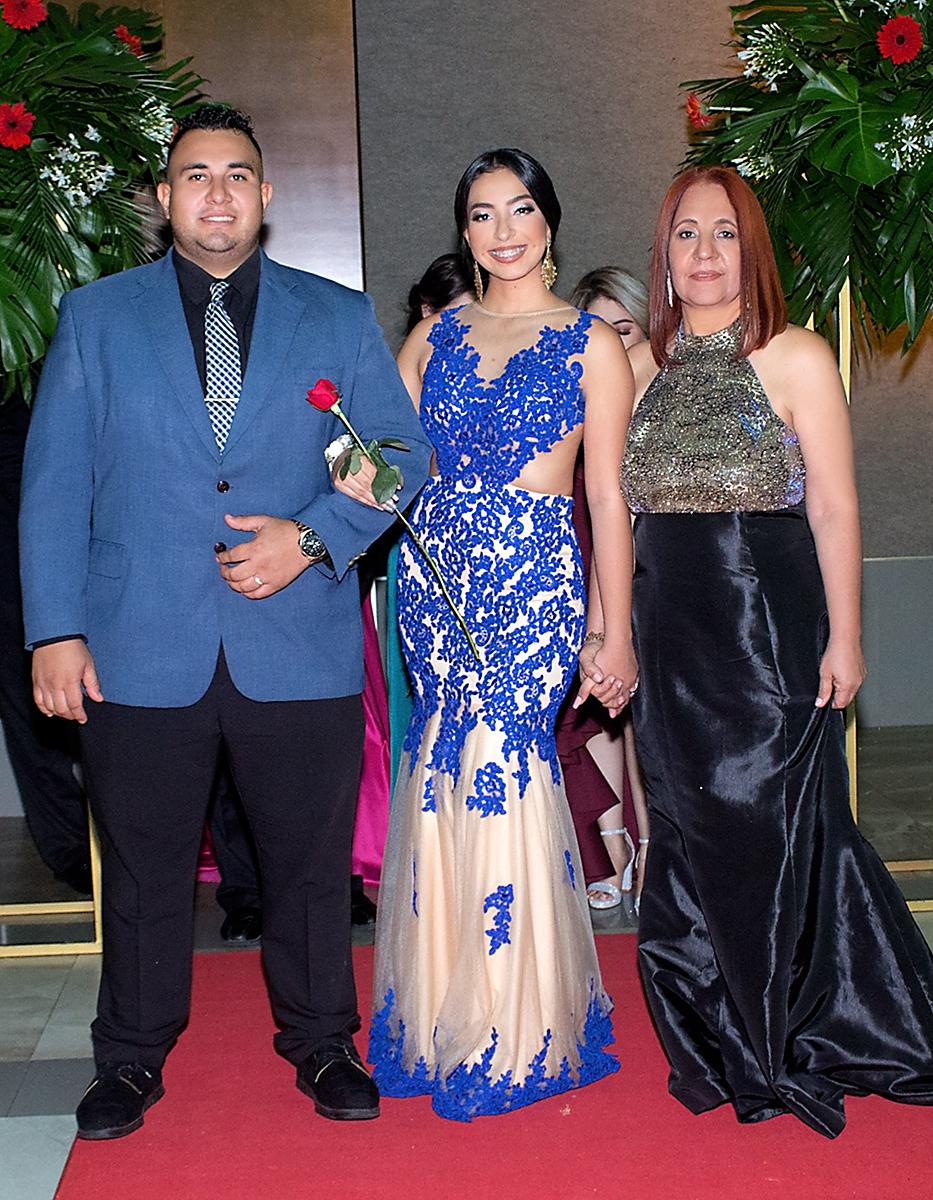 Emerson, Emelie Rodríguez y Rosa Elvir.