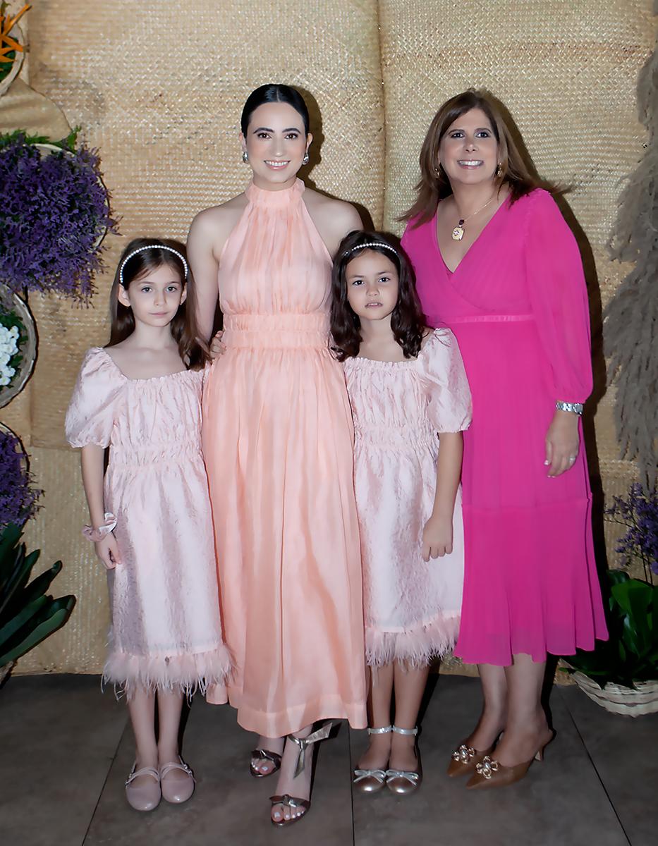 Alexandra Vogelsang, Camille Hawit, Mariana Vogelsang y María Alexandra Canahuati.