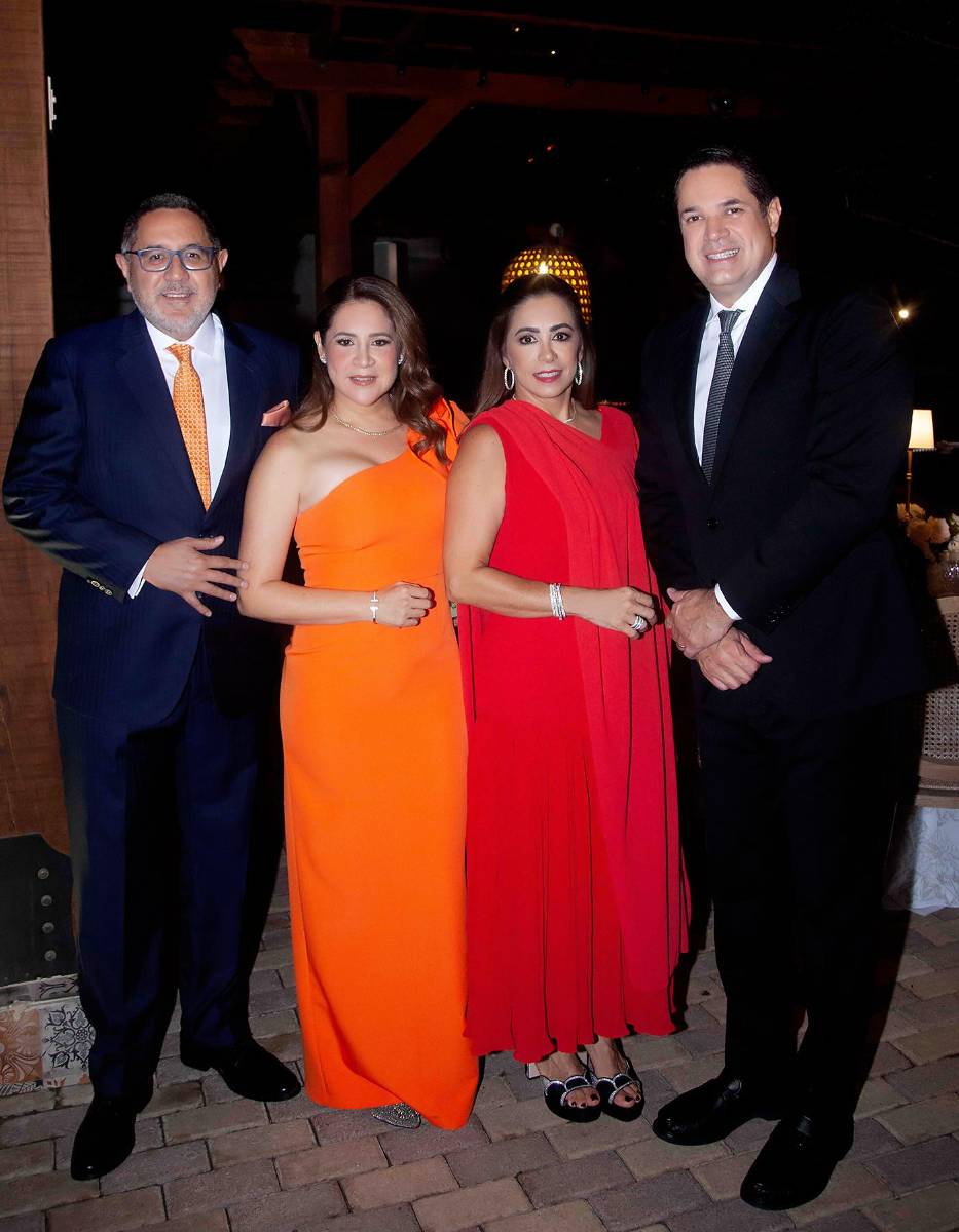  Eduardo y Giselle Tinoco con Tricia y Roberto Matuty.