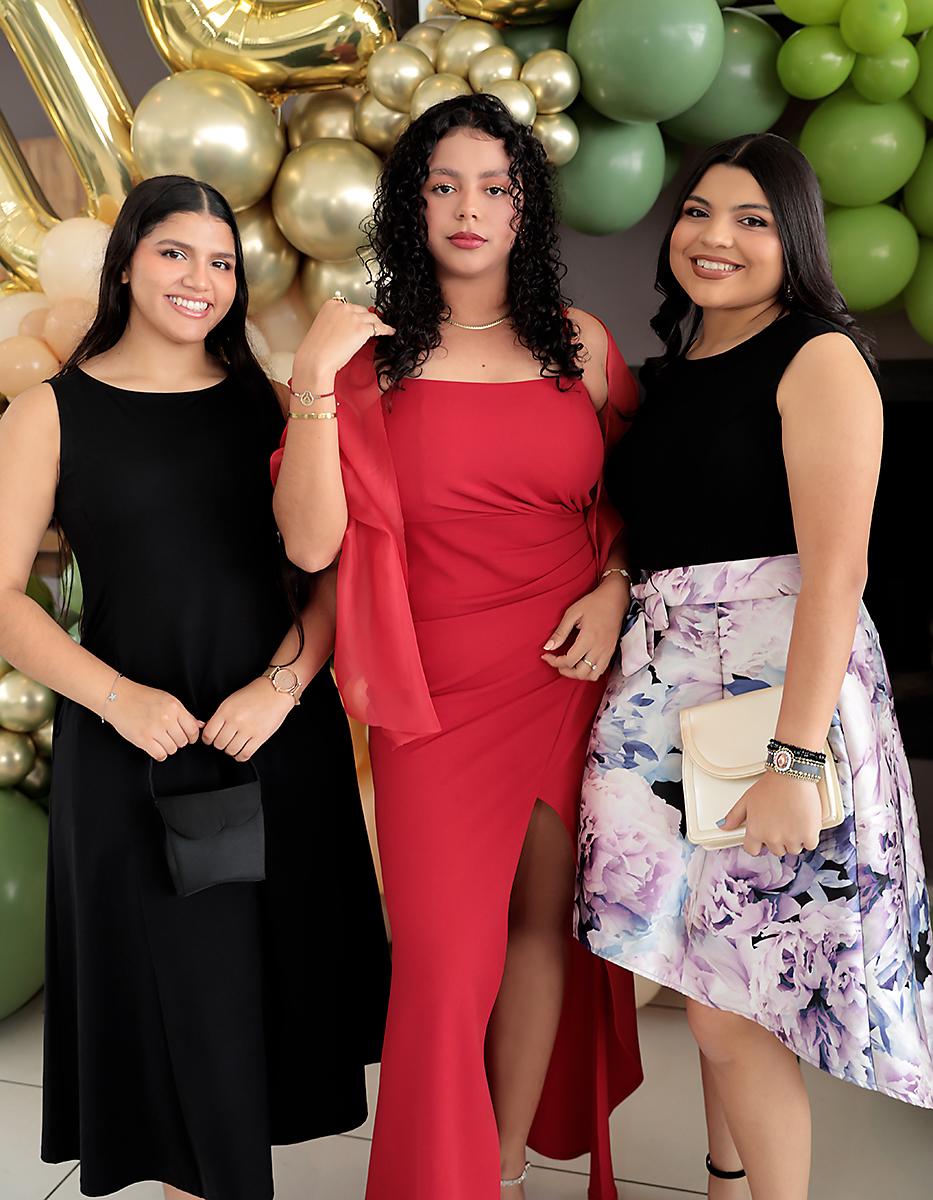 María José Sierra, Dulcemilagro Baca y Camila Regalado.