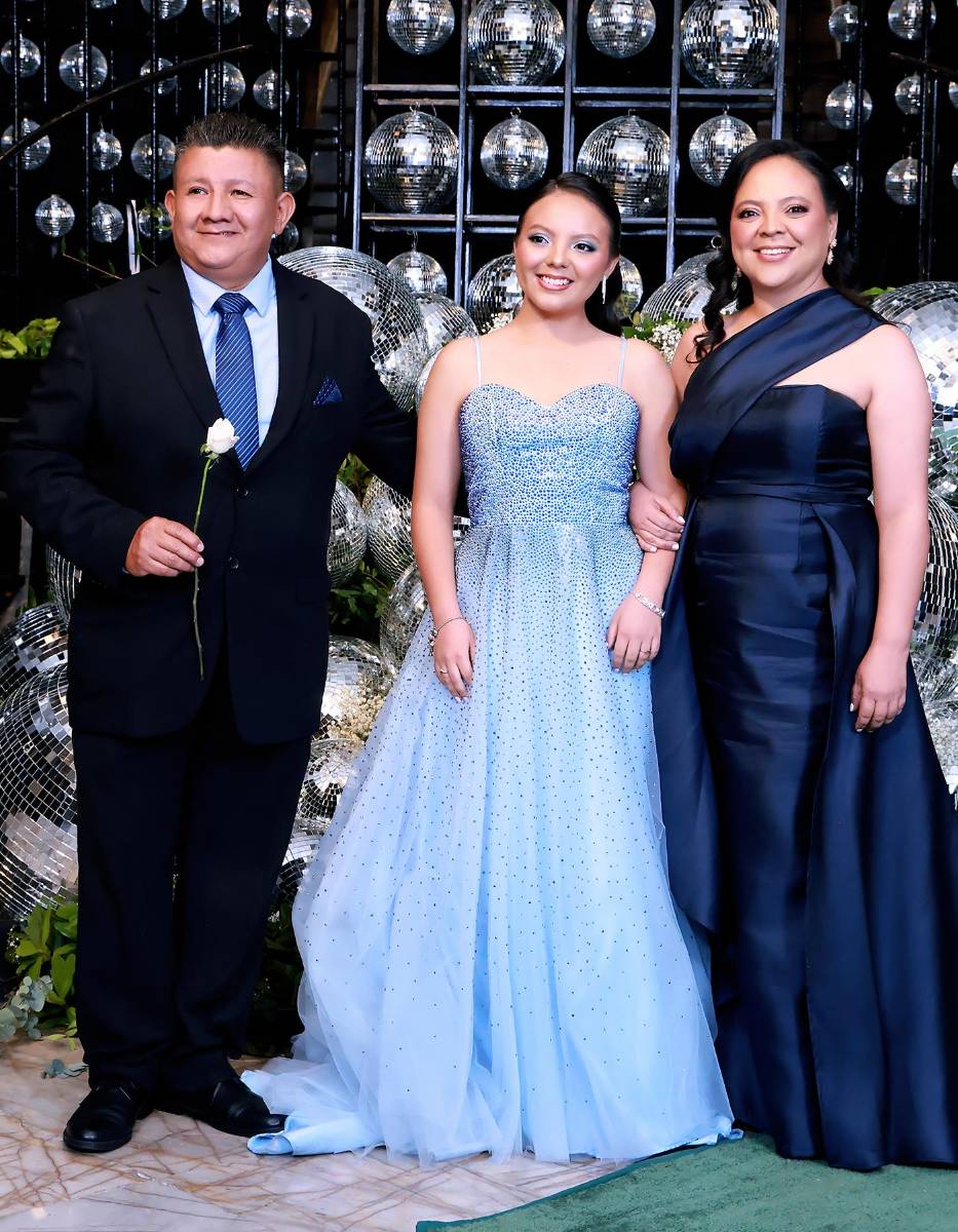 Jorge Cortéz, Teresa Cortes y Lezzy Bandarles