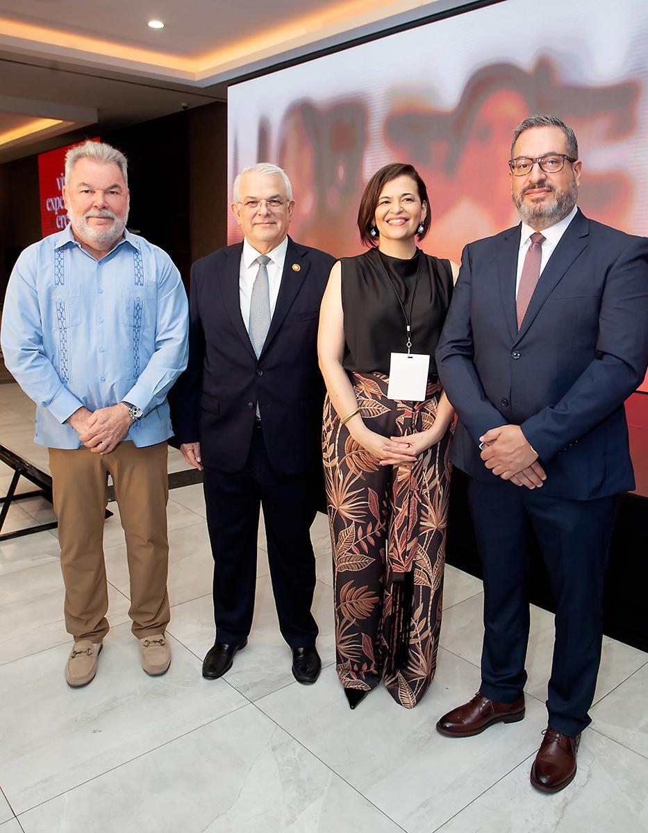Roberto Contreras, José Ramón Bueso, Ligia Illescas y Gabriel Molina.
