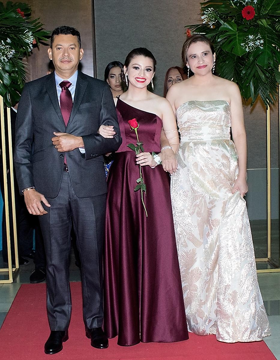 Stalin, Dulce y Lourdes Mancias.