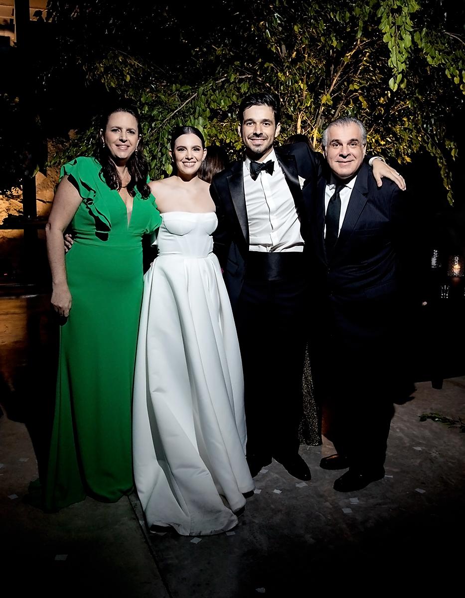 Los novios con Carlos y Toti Lama