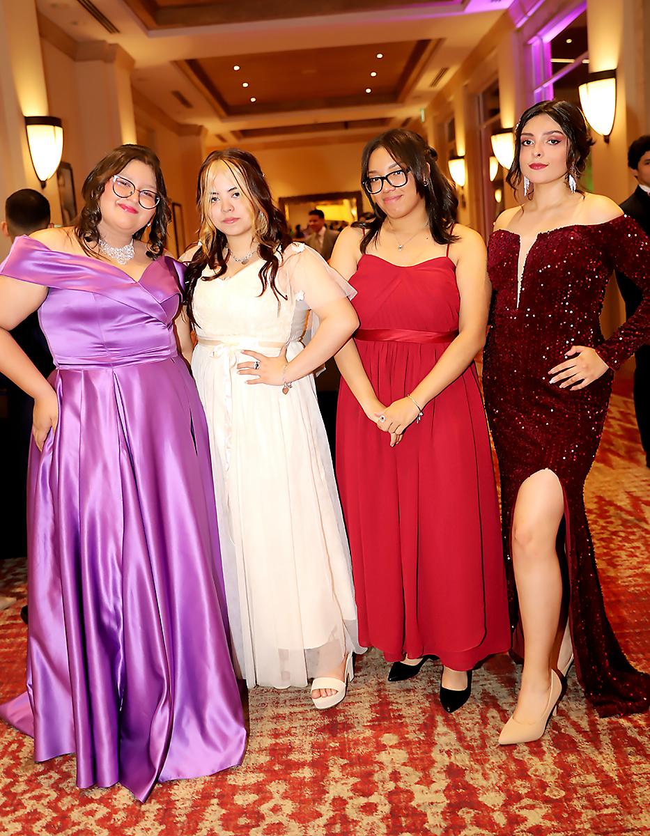 Marissa Bustillo, Sophia Ruiz, Genesis Martínez y Valerie Maradiaga