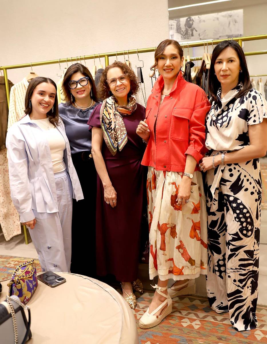 Carolina Banegas, Patricia Corrales, Sandra de López, Nineth Espinoza y Gabriela de Estrada.