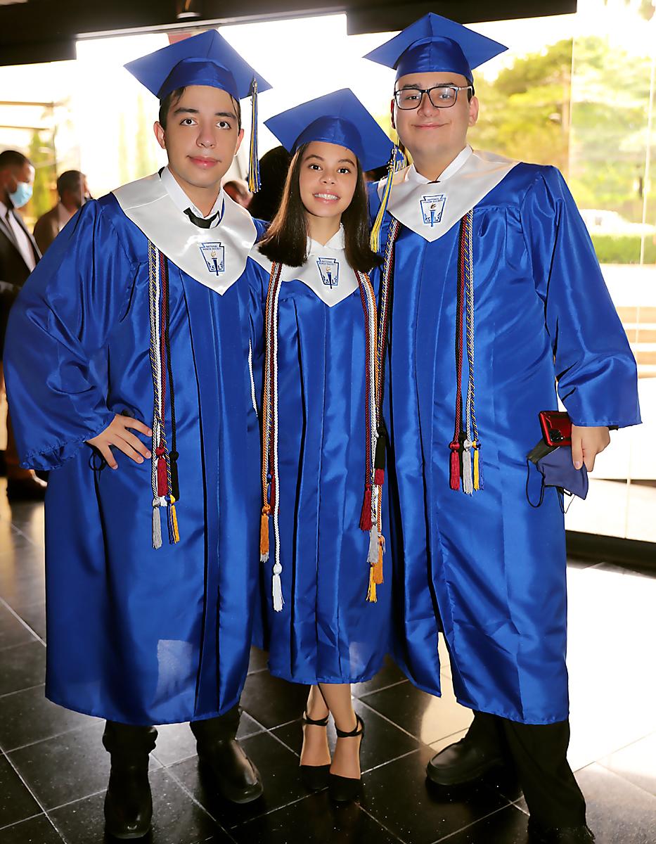 Dariel Sevilla, Isbeth Mendoza y Héctor Sabillon
