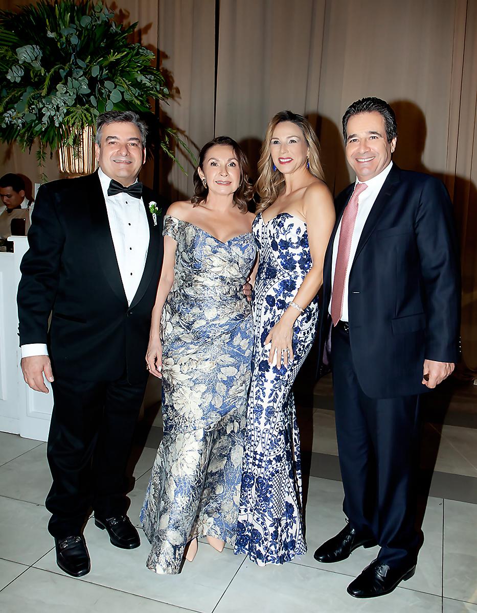 Juan Carlos y Miriam de Hasbún con Karla y Henry Kafie