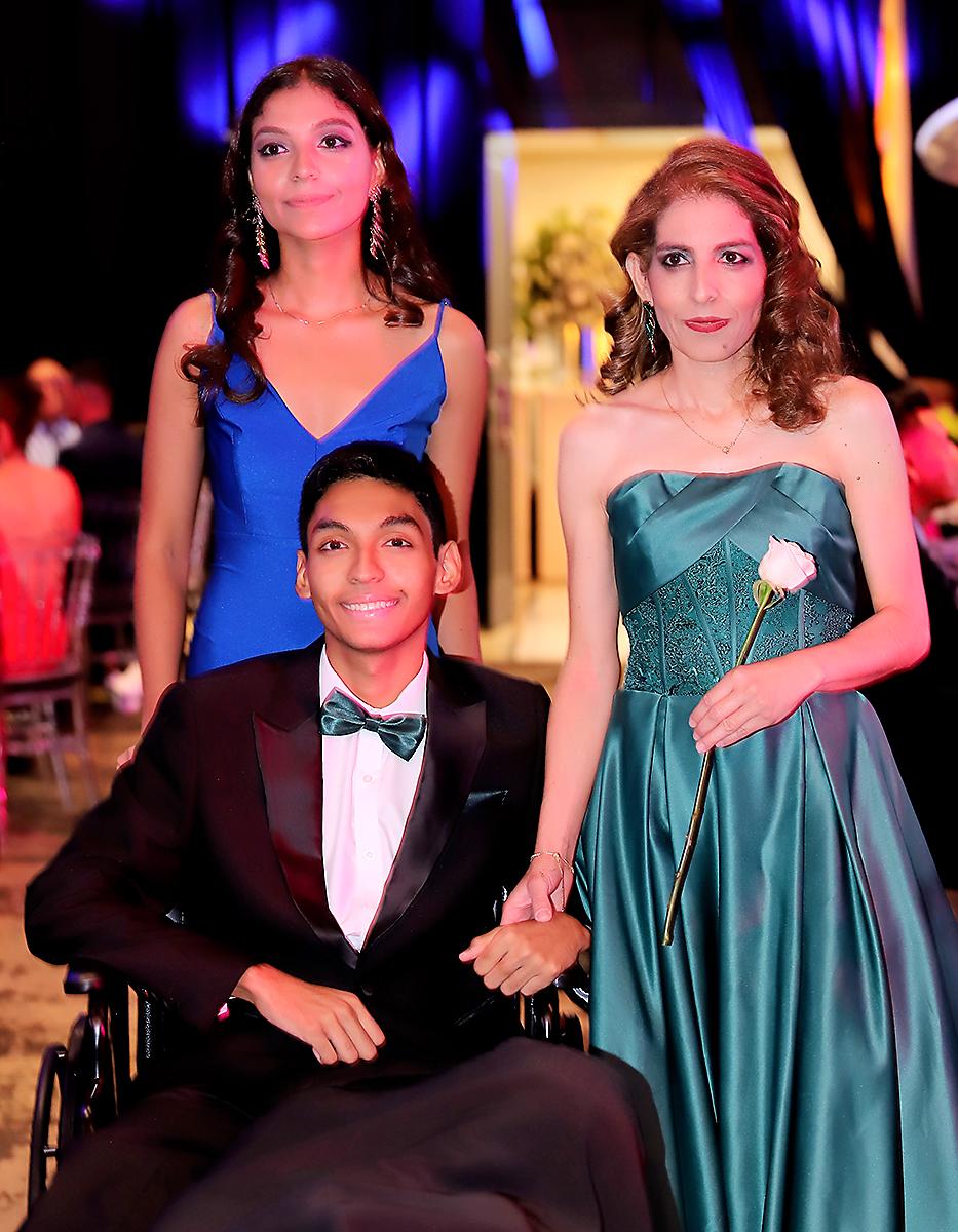 Edwin Fernando Salgado con Adriana y Carolina Salgado