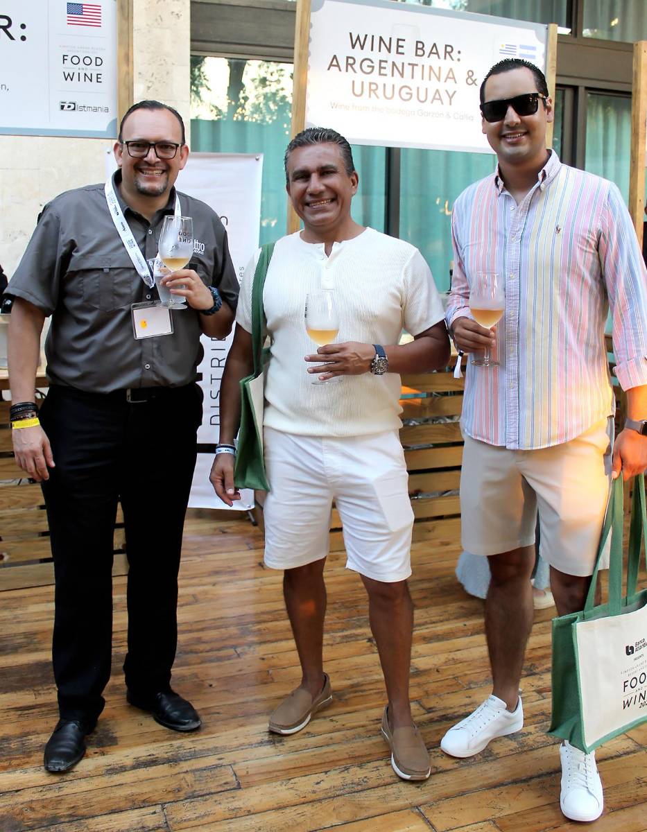 Alejandro Fernández, Erick López y Luis Rivera.