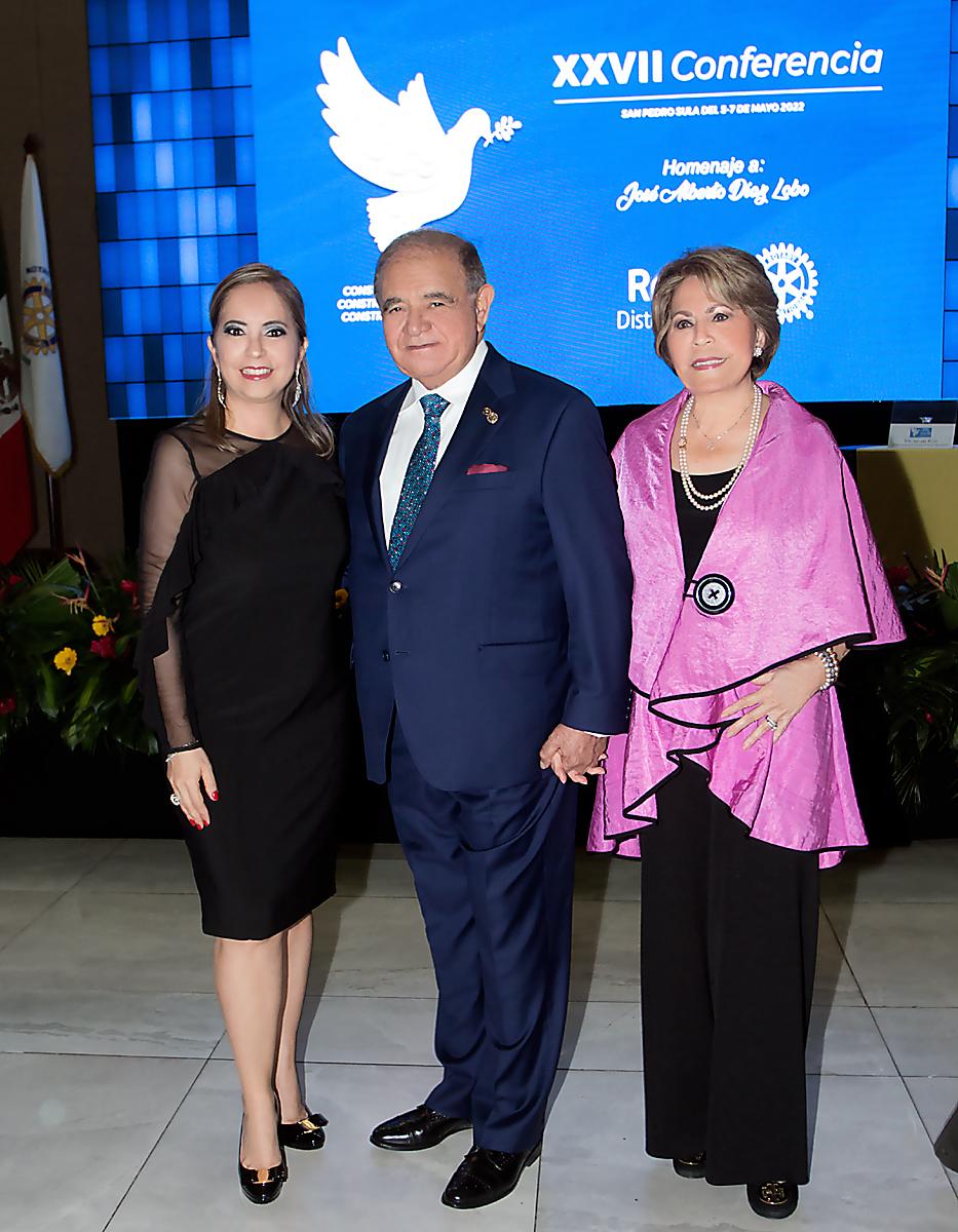 Sandra Mata con Alberto y Nena Diaz Lobo
