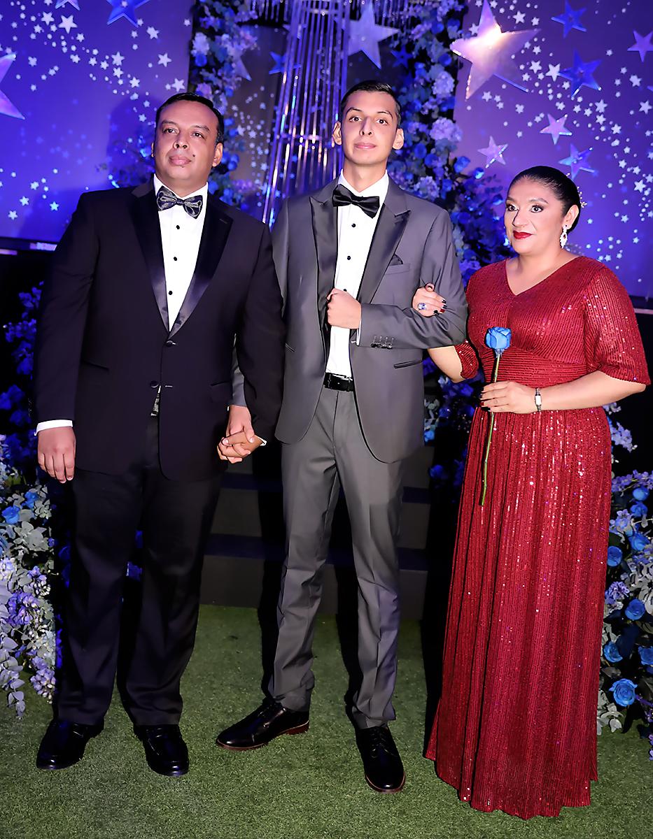 Marco Mejía, Diego Ariel Mejía y Jenny Rodríguez.