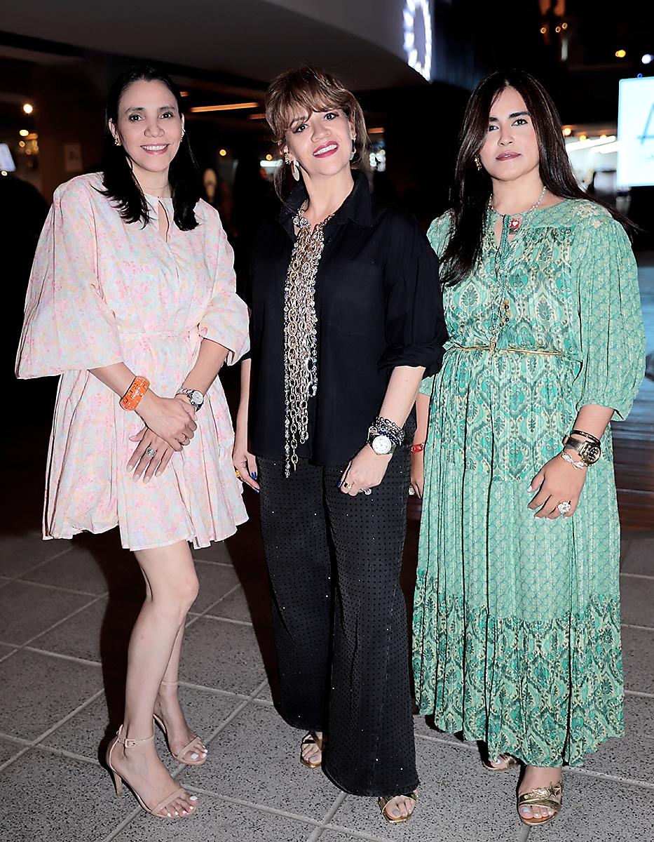 Carolina Flores, Gracia María Mossi y Mayo.