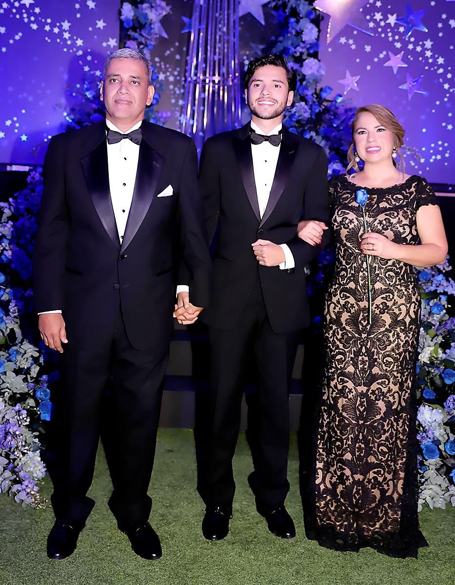 Luis y Fernando Moncada con Regina Rodríguez