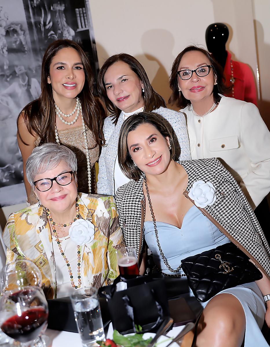 Yaneth Quesada, Ana Melissa Paz, Lourdes Bueso, Rina Fortín y Roxana Paz