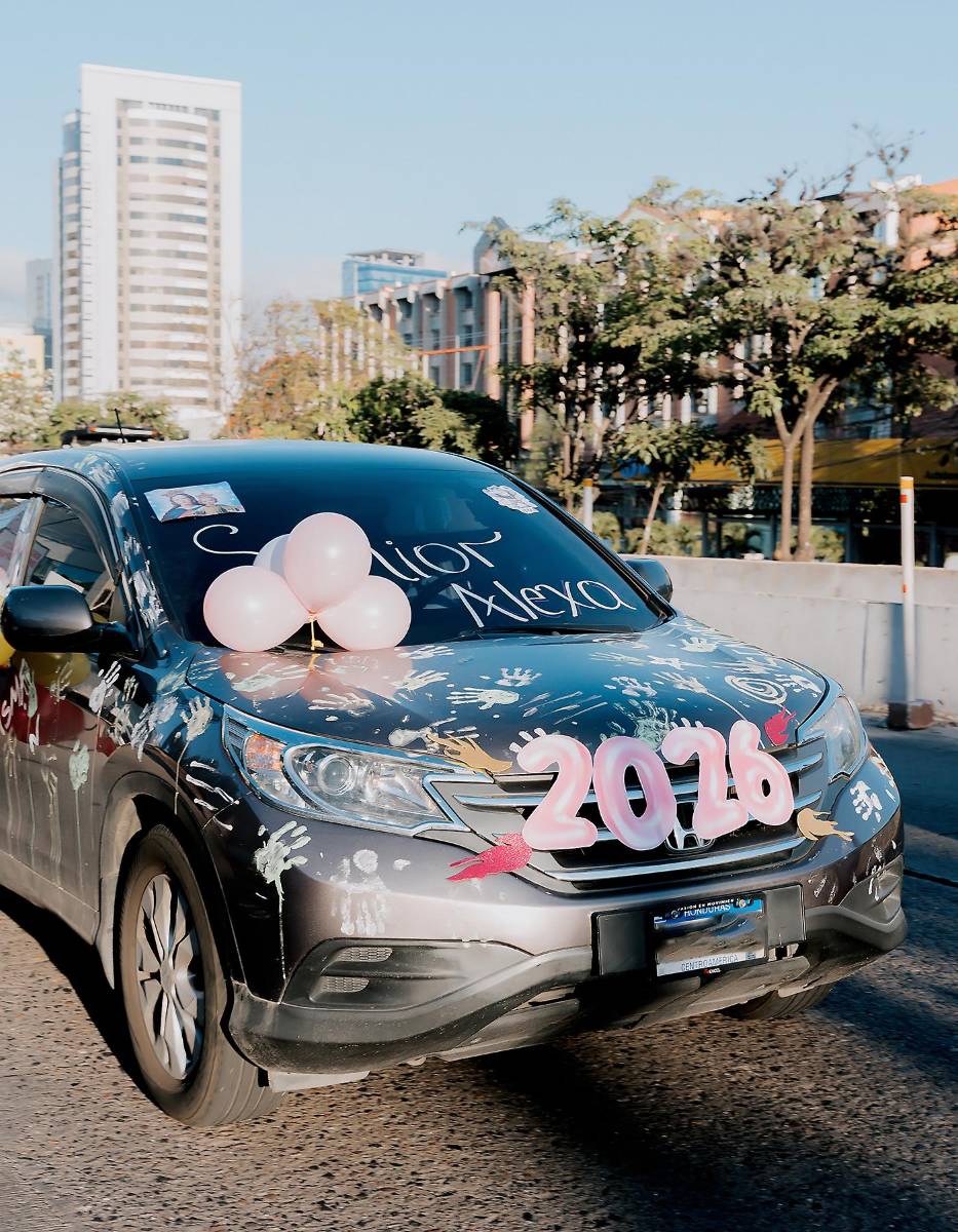Senior entrance de la clase 2026 del Instituto María Auxiliadora