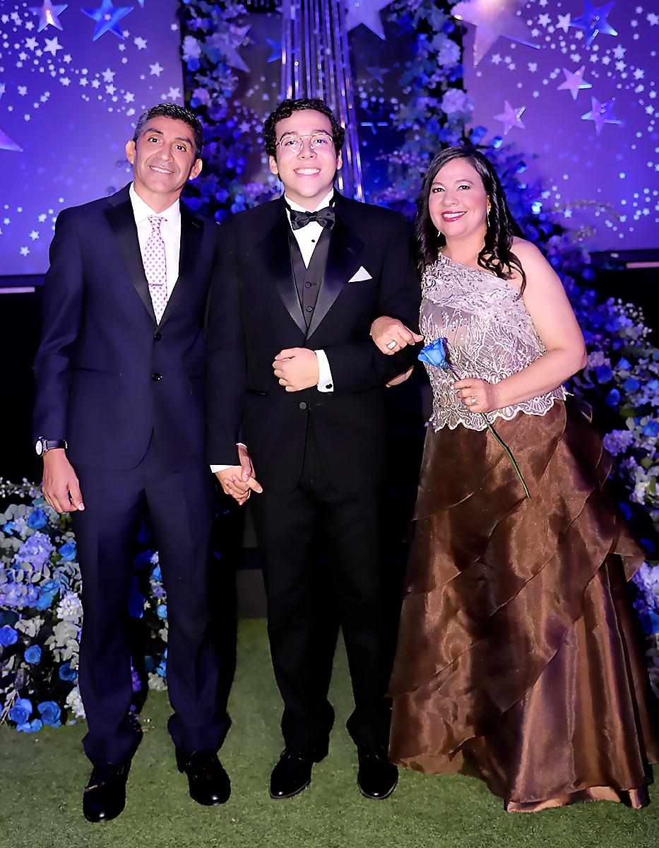 Desfile de Padres e Hijos en la PROM NIGHT de la Academia Los Pinares 2023