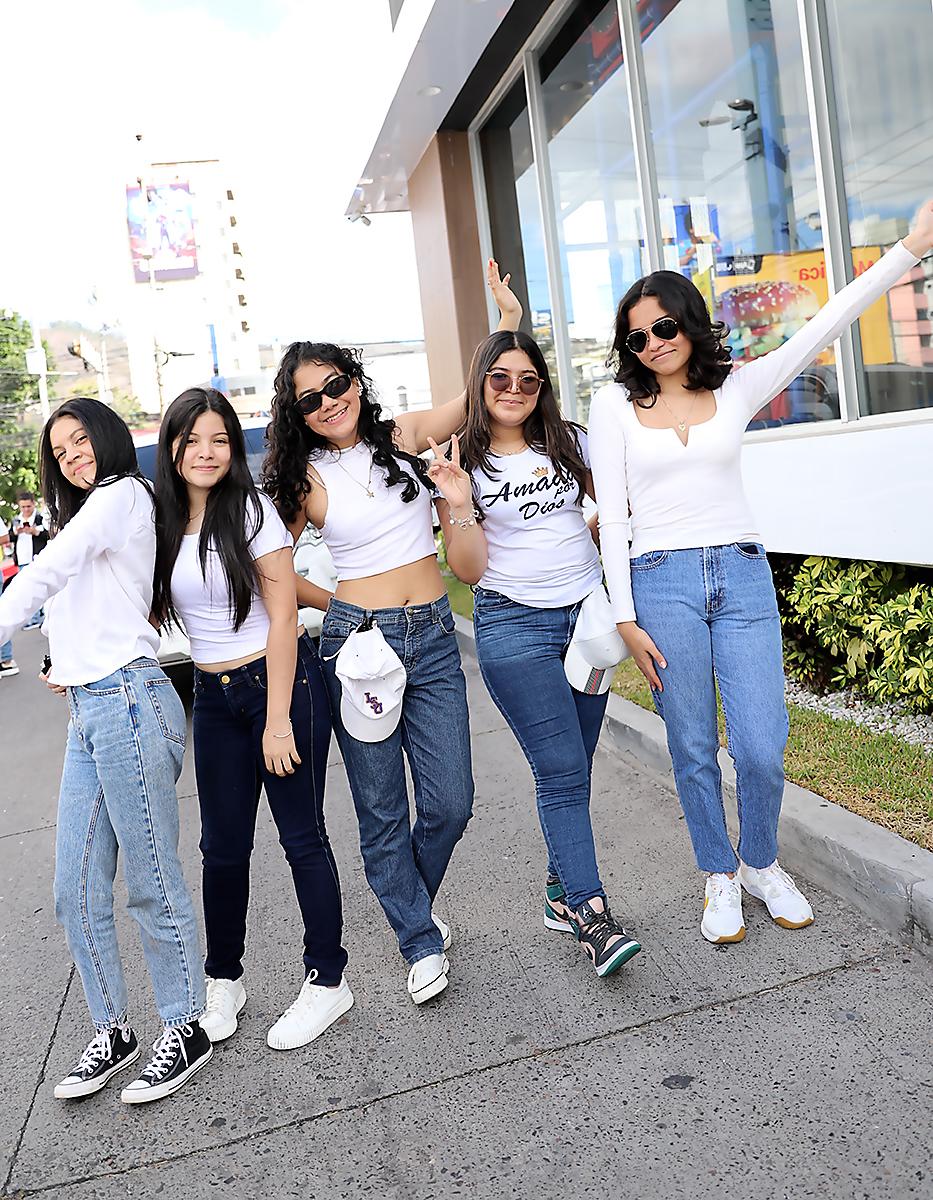 Ashlim Chacón, Michelle Rico, Amberli Rojas, Kiara Zambrano y Gloria Galilea
