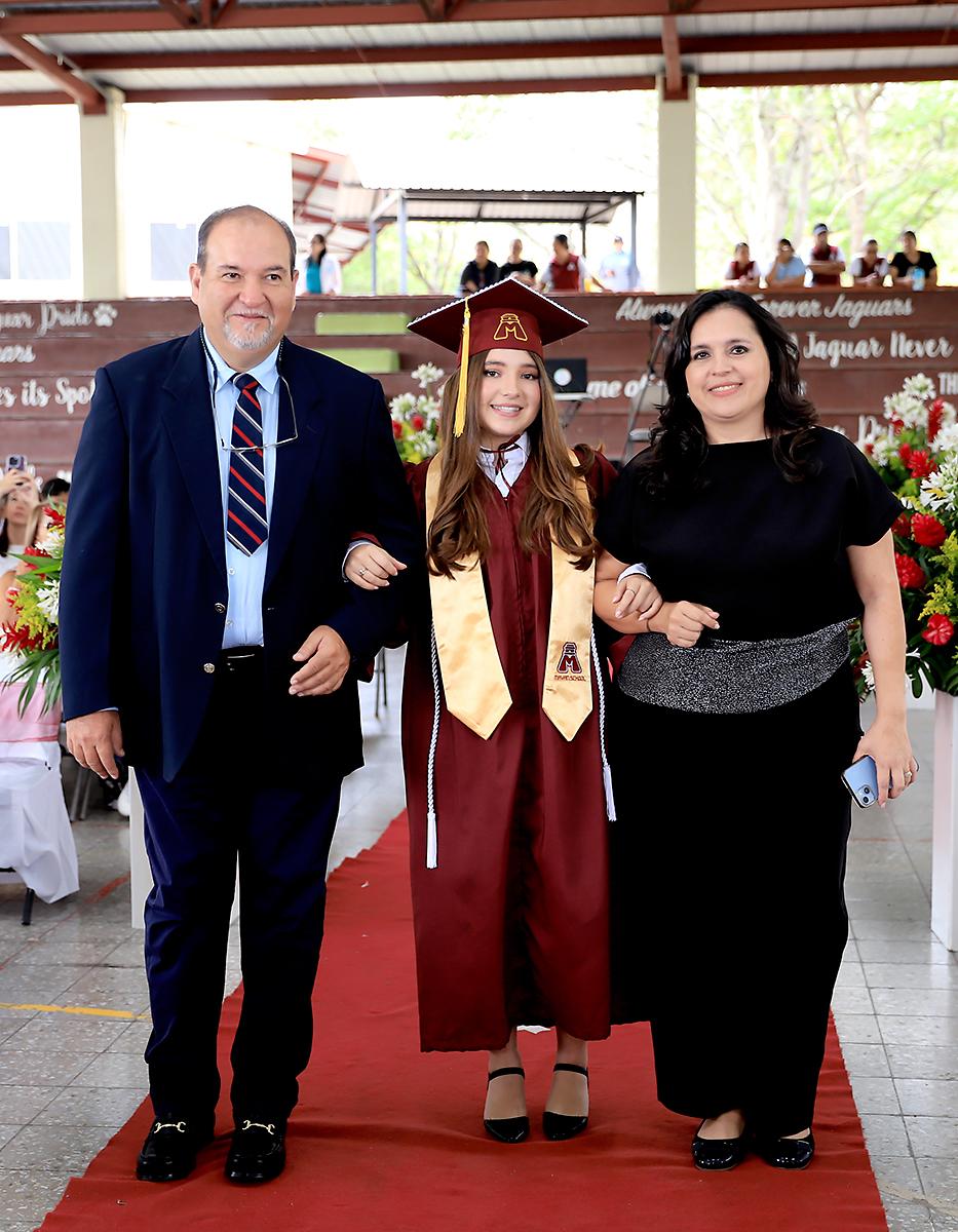 Graduación de los seniors 2025 de Mayan School