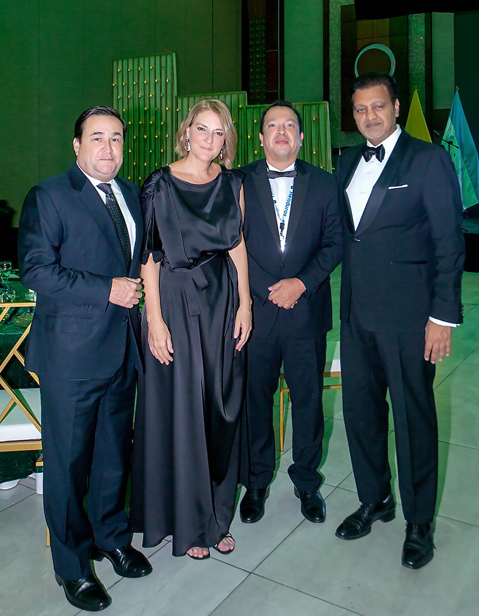 Jesús Medina, Nora Schmith, Humberto Salgado y Purrshottam Bhaggeria.