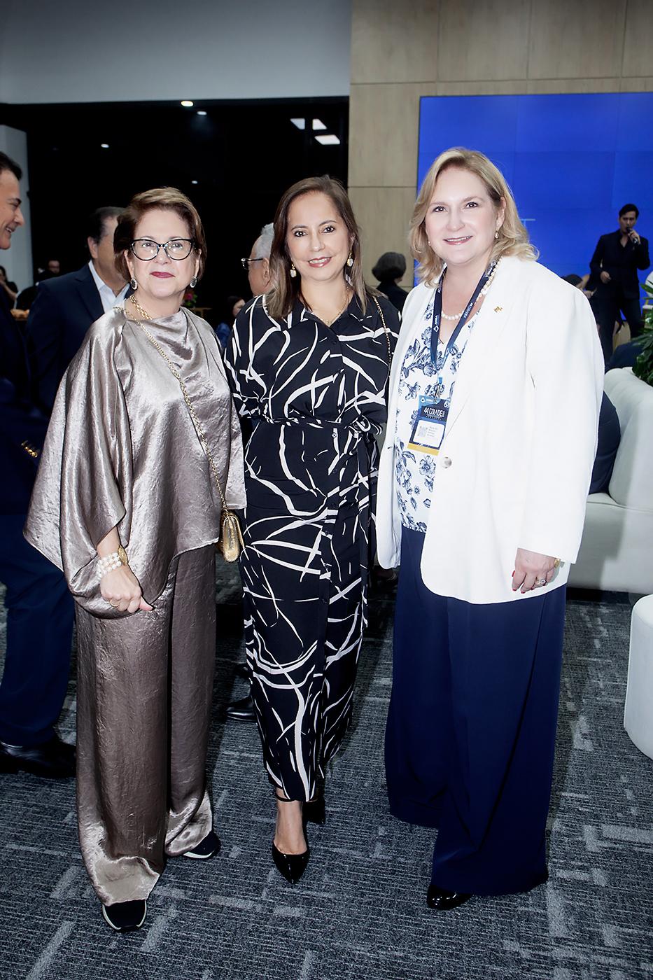 María Lidia Solano, Sandra Mata y María del Rosario Selman, presidenta ejecutiva de Banpaís.