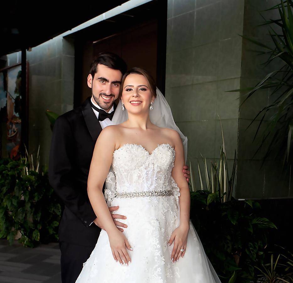La boda Miguel Canahuati y Nicole Almassou, image size:933x900