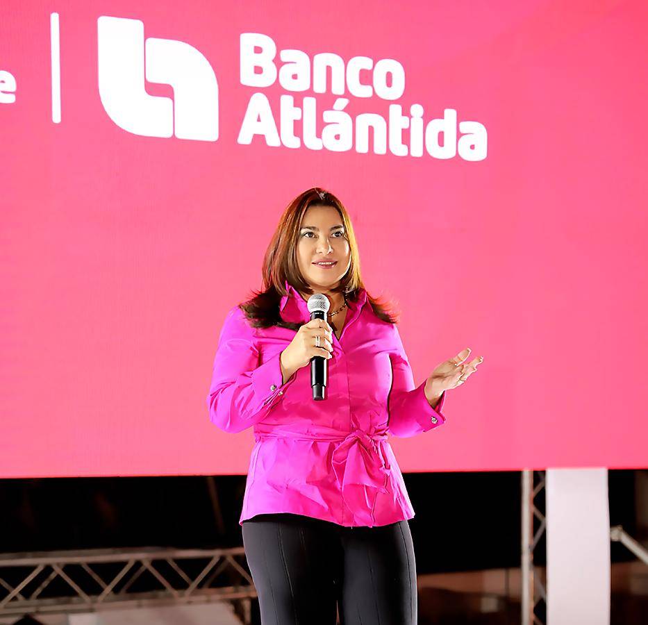 Lucy Sauceda, Vicepresidente Ejecutivo de Banca Comercial Pyme de Banco Atlántida