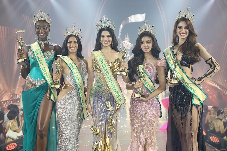 La controversia comenzó en la gala final, cuando Thae Su Nyein, de 17 años y representante de Myanmar, fue nombrada segunda finalista, mientras que Rachel Gupta de India se convirtió en la primera Miss Grand International de su país. 