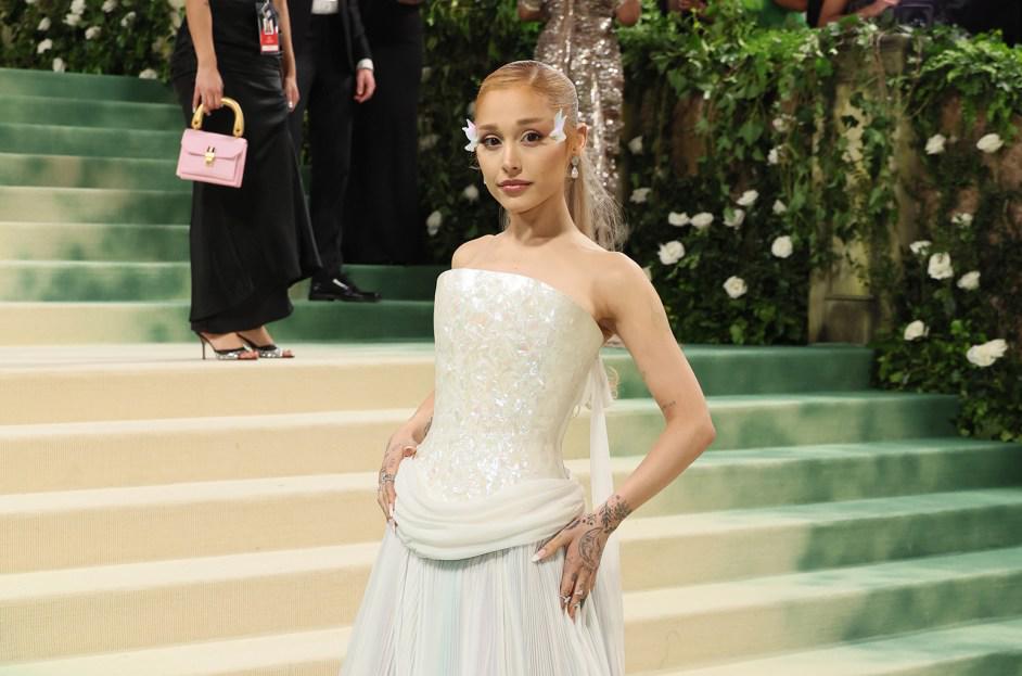 Ariana Grande.Del arte renacentista al romanticismo moderno, Ari siempre sabe cómo traducir su estilo delicado y teatral a la grandeza de la Met. Su regreso promete una mezcla de diva clásica y musa pop. 