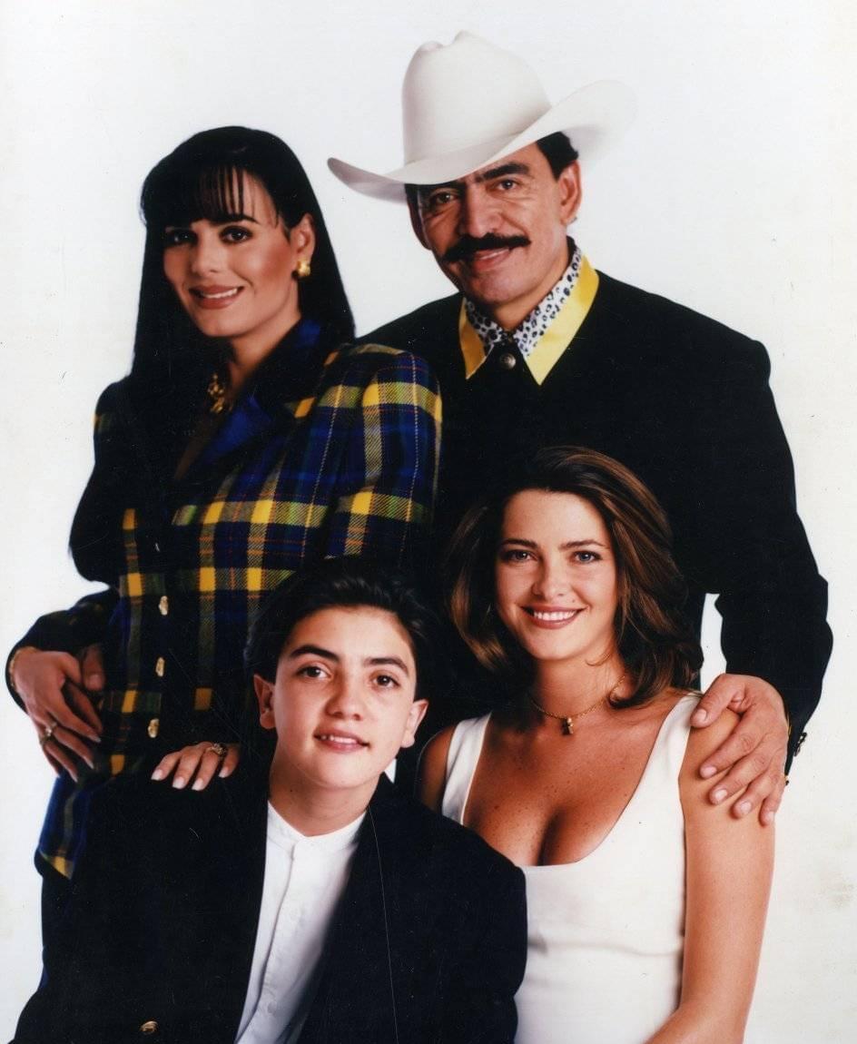 Su matrimonio entró en conflicto cuando protagonizaron la novela “Tú y Yo” en 1996, pues ahí también participó la actriz Arleth Terán, con quien le fue infiel Sebastian a Maribel.