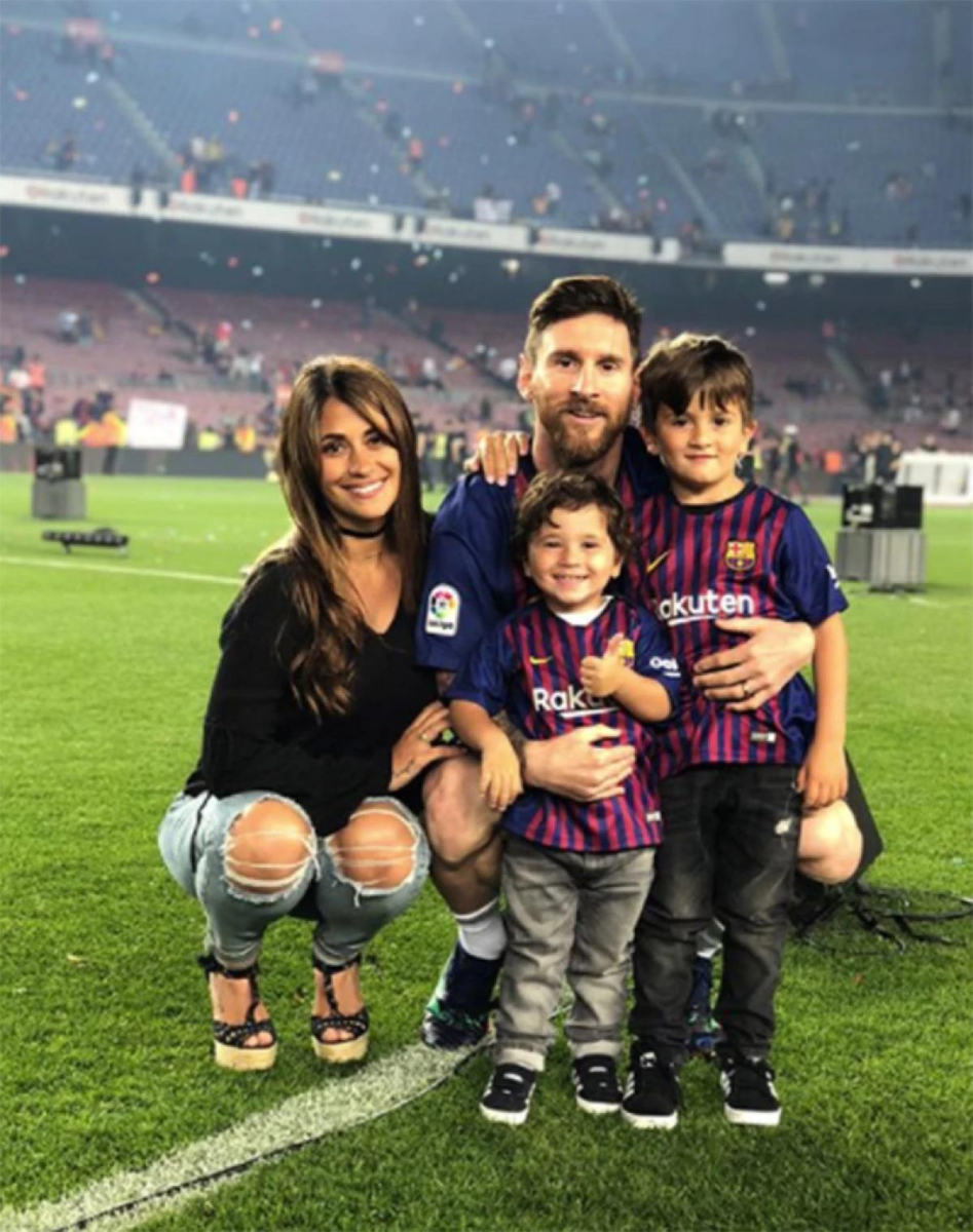 Dos años más tarde le dan la bienvenida a su primer bebé, Thiago. Nació el 2 de noviembre de 2012 y en 2015 llega al mundo su segundo hijo llamado Mateo, quien nació el septiembre 11.