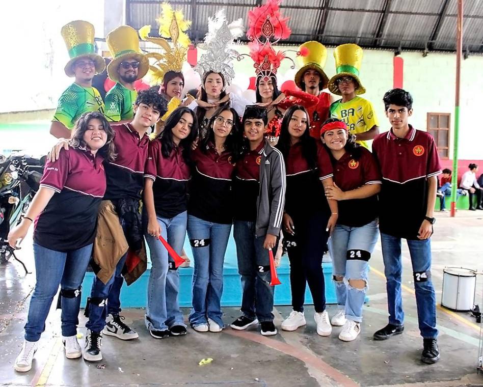 Una mañana inolvidable disfrutaron los seniors 2024 de Liquidambar School, durante su entrance donde disfrutaron de las sorpresas desde su llegada a las instalaciones educativas a bordo de las famosas motos Harley Davidson así como un divertido carnaval. Samahy Rodríguez, Abisai Sarmiento, Natalie Valera,Camila Valladares, César Ramírez, Paola Salgado, Stephany Hernández y Fernando Alvarado