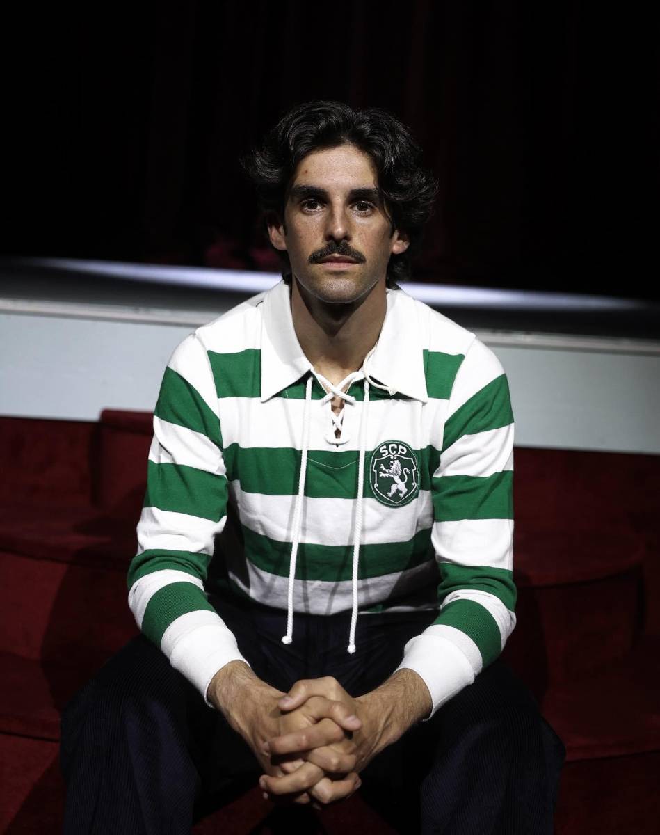 Francisco Trincão. Un talentoso extremo portugués reconocido por su velocidad, creatividad y habilidad en el uno contra uno. Formado en las categorías juveniles del Sporting de Braga, ha destacado tanto en clubes europeos como con la selección de Portugal, gracias a su capacidad para desequilibrar partidos y generar oportunidades de gol.