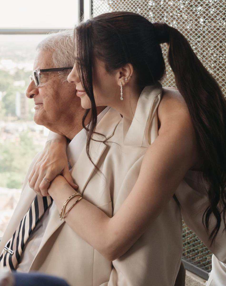 Joana Bandy y su abuelo José Bandy Kury.