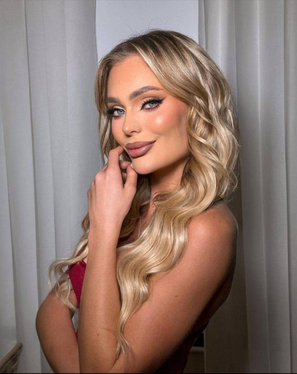 Pia Theissen se ha convertido en la nueva Miss Alemania, sucediendo a Helena Bleicher, quien representó al país europeo en Miss Universo 2023, celebrado en El Salvador. Theissen, de 25 años, es trabajadora social, terapeuta ocupacional y profesora de yoga, y además domina el inglés y el español. En la historia de Miss Universo, Marlene Schmidt ha sido la única alemana en ganar el título, logrando esta distinción en 1961.