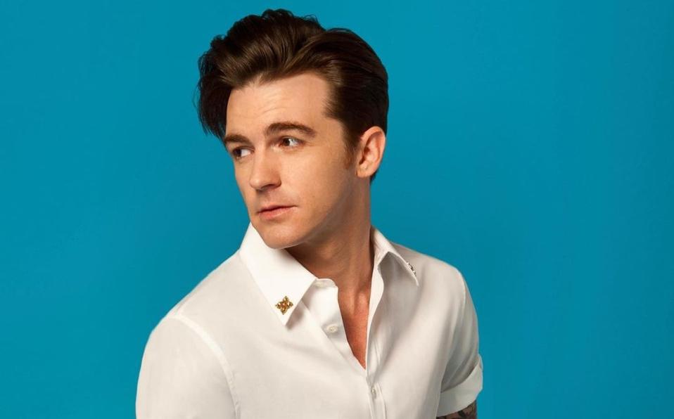 El actor y cantante Drake Bell, reconocido por su papel principal en la serie “Drake &amp; Josh” (2004), se participará en un documental revelador donde compartirá por primera vez en público su experiencia de abuso sufrido a manos de Brian Peck, un coach de diálogos con quien colaboró en una producción de Nickelodeon.