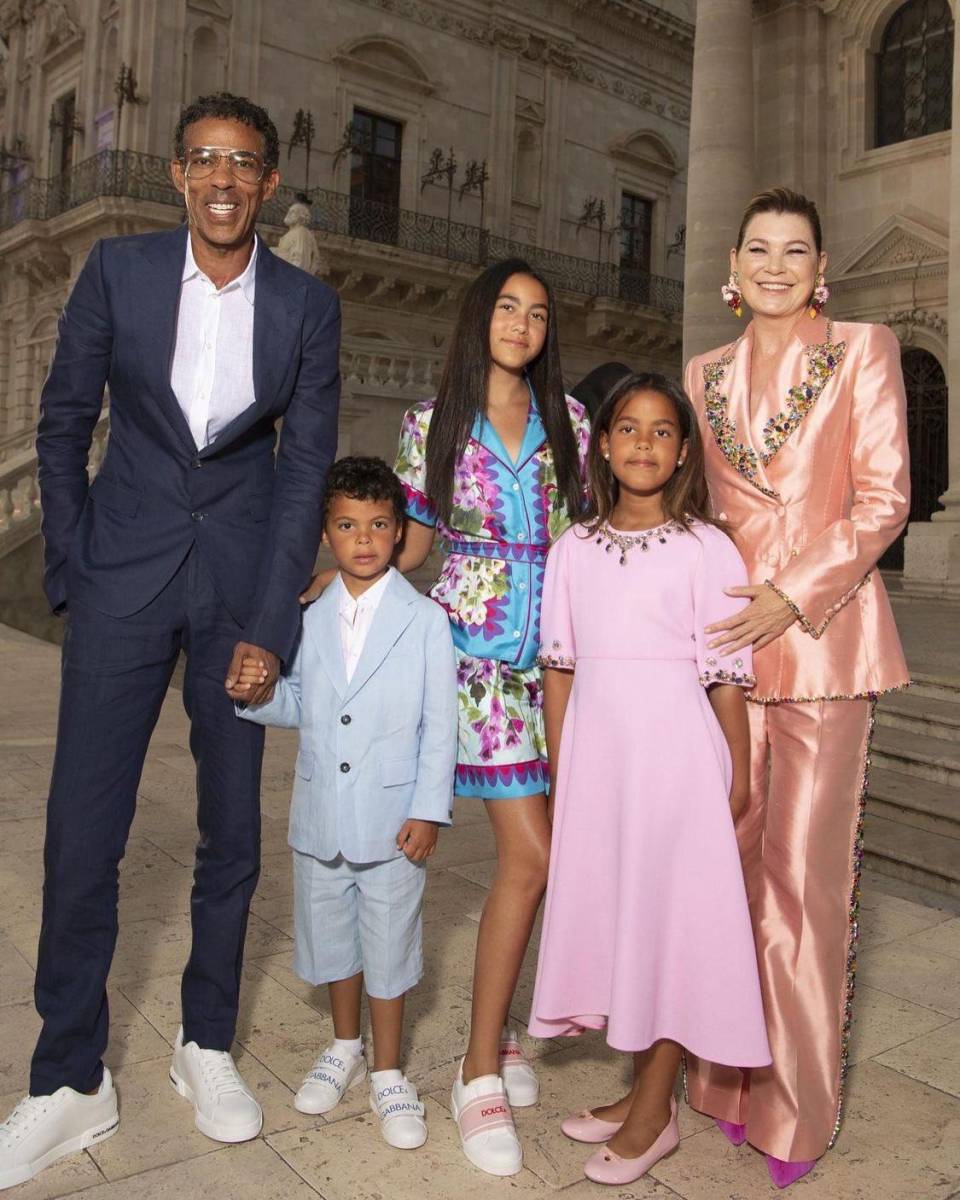Ellen Pompeo y su familia.