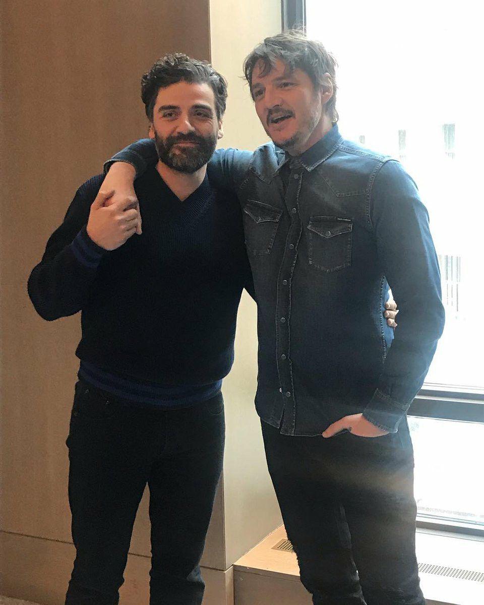Pascal tiene una amistad desde hace muchos años con Oscar Isaac. Los dos actores se conocieron en el 2005 durante el rodaje de producción de Broadway de “Beauty of the Father”. En muchas entrevista Pascal bromea diciendo que Isaac es el amor de su vida.