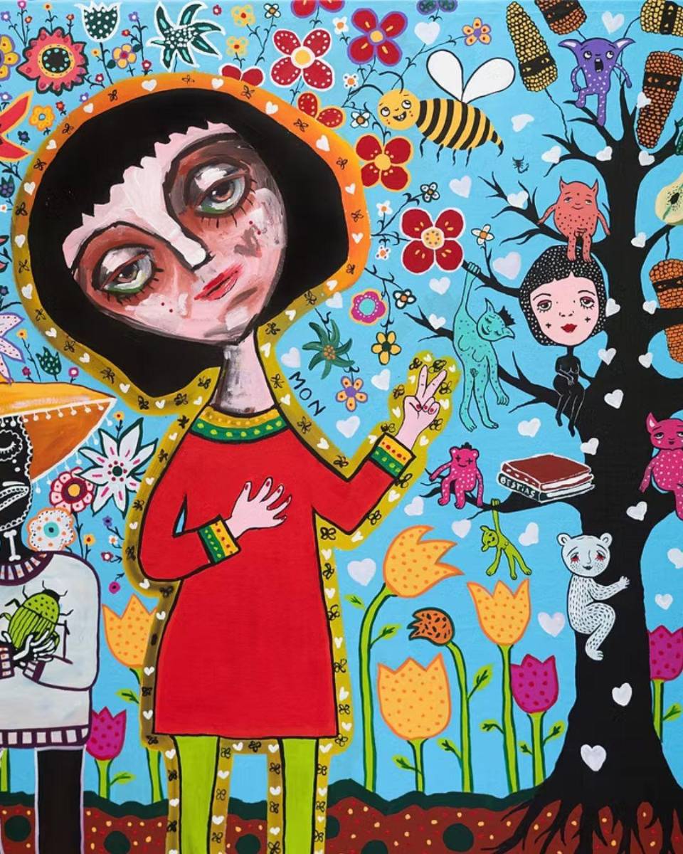 Además de la música, también se ha desarrollado como artista visual, explorando la pintura como otra forma de expresar sus ideas y emociones.