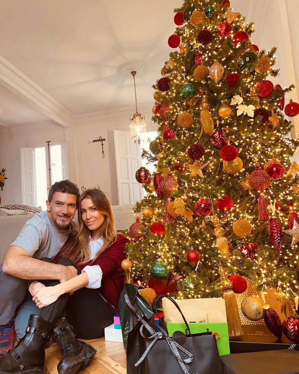 Antonio Banderas también nos dejó esta fotografía de él y su pareja pasando muy bien Navidad.
