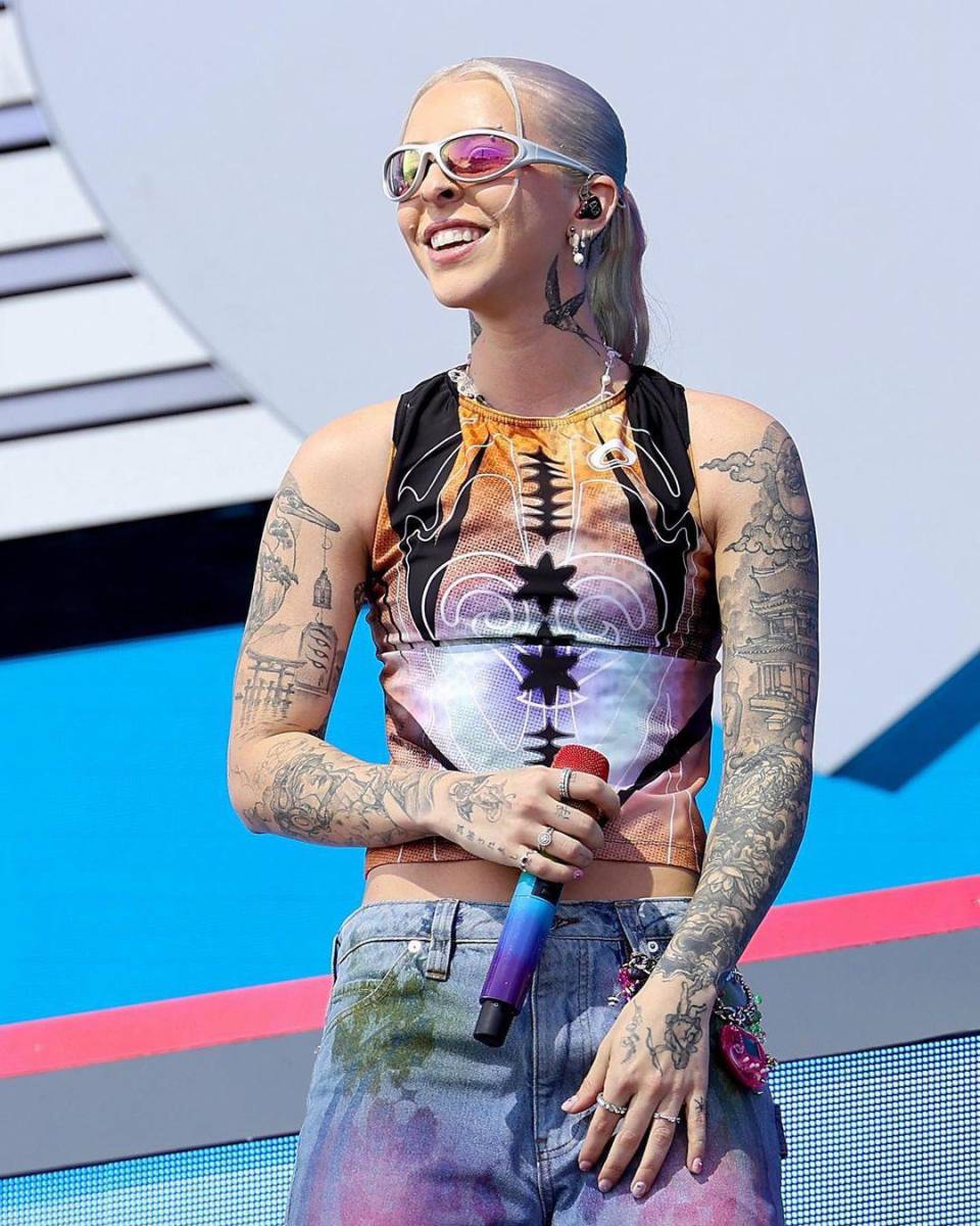 Young Miko se une a la representación latina en el festival Coachella 2024. La boricua aprovechó para cantar en vivo por primera vez su sencillo “Tamagotchi”.