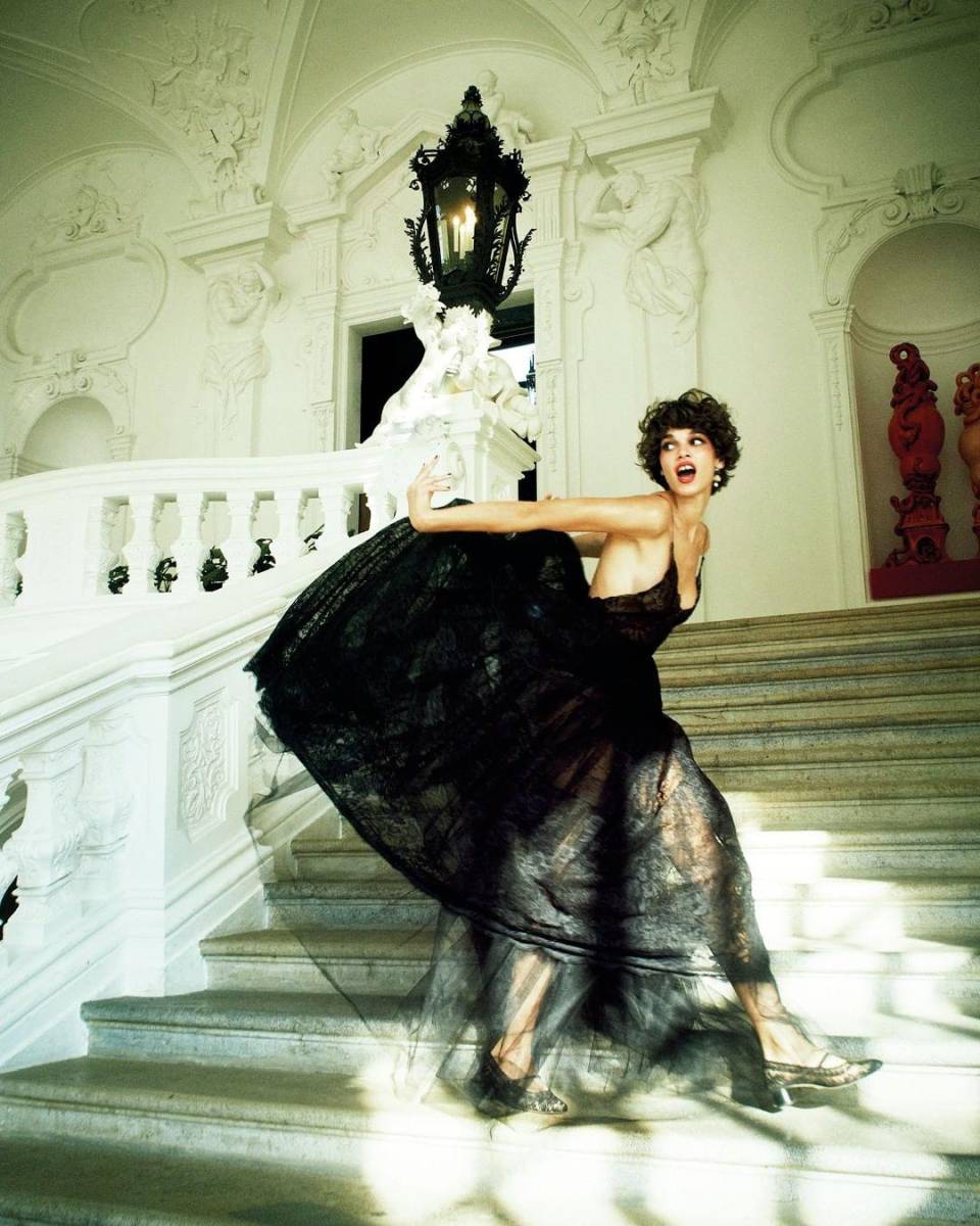 Mathilda Gvarliani es una modelo emergente que hace su debut en esta icónica pasarela.