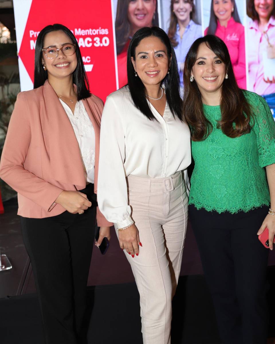 Gina Hernández, Marcela Herrera y Carmen Miselem.