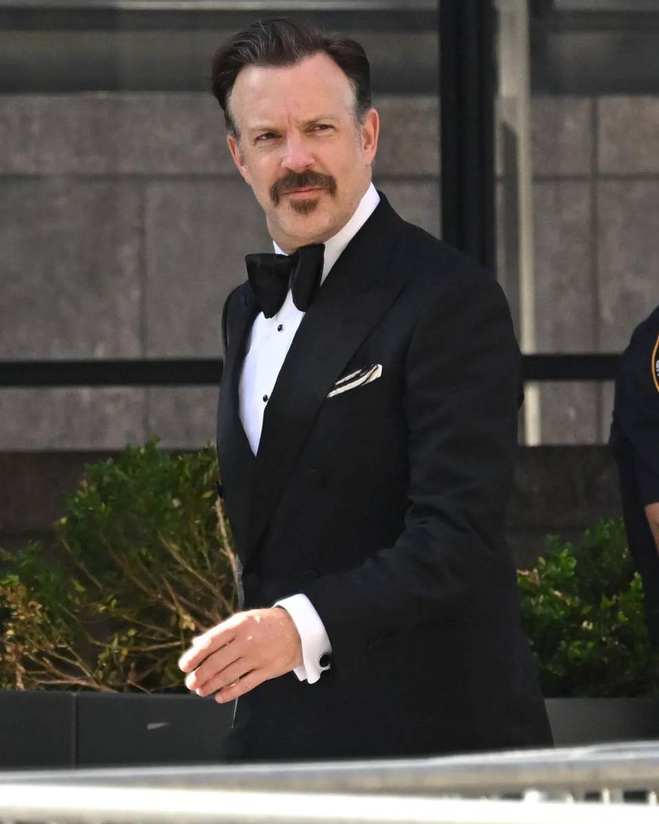 Jason Sudeikis es un gran fanático de los Kansas City Chiefs, considerando esa ciudad como su hogar pese a ser del estado de Virginia. El actor de <i>Ted Lasso</i> incluso bromeó con Travis sobre el jugador pidiendo la mano de su ahora esposa en un skit.