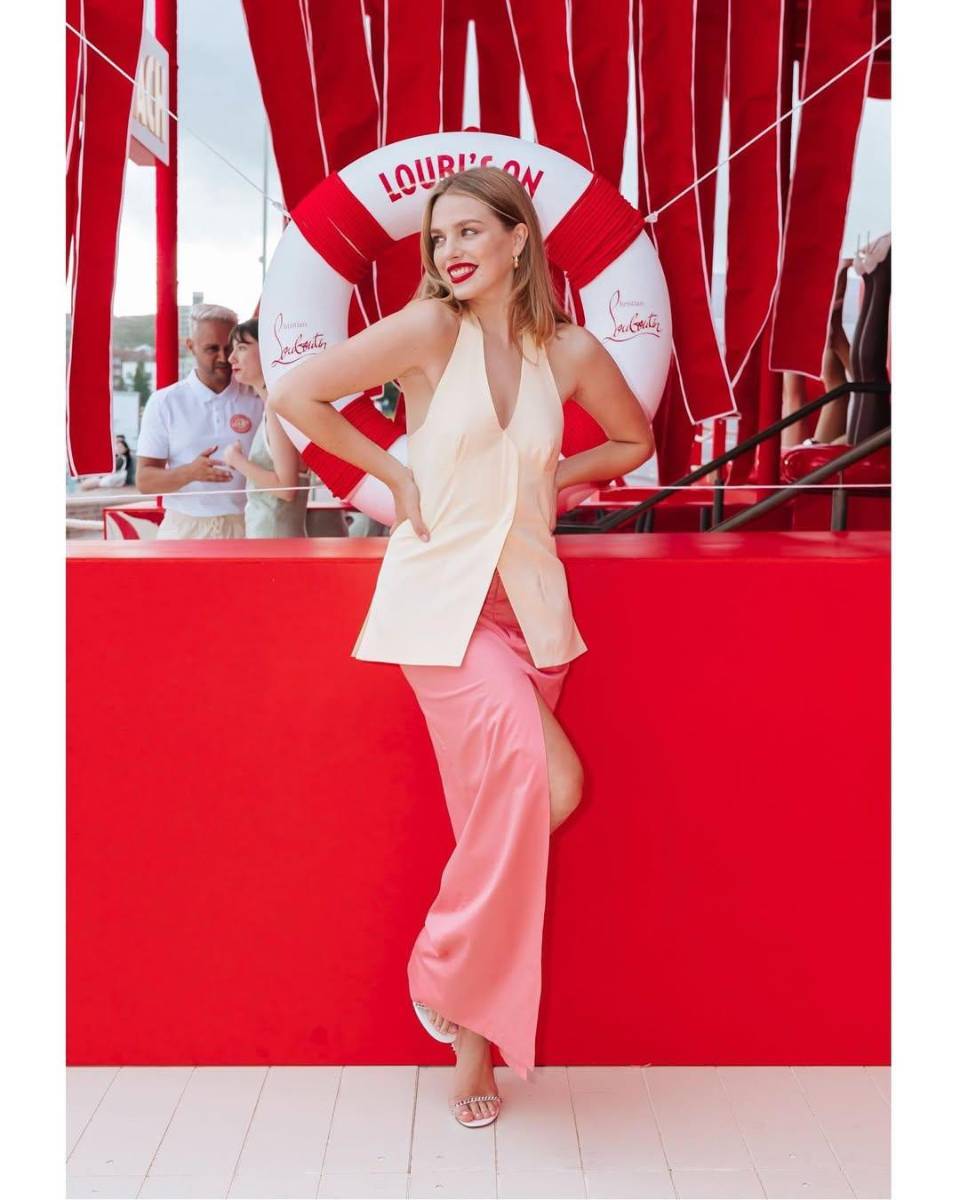 Desde pequeña presentó talento para la actuación. Comenzó su carrera con papeles en teatros locales y en la televisión autraliana.